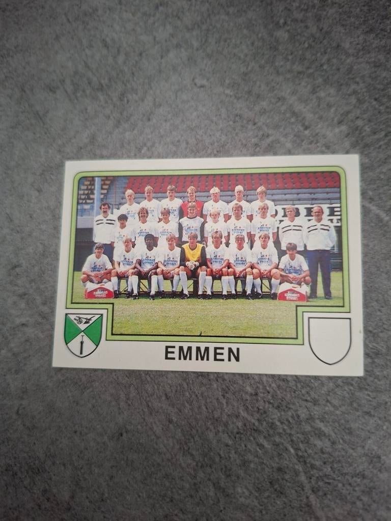 Panini sticker Voetbal 86. Teamfoto Emmen., Verzenden, Zo goed als nieuw, Sticker