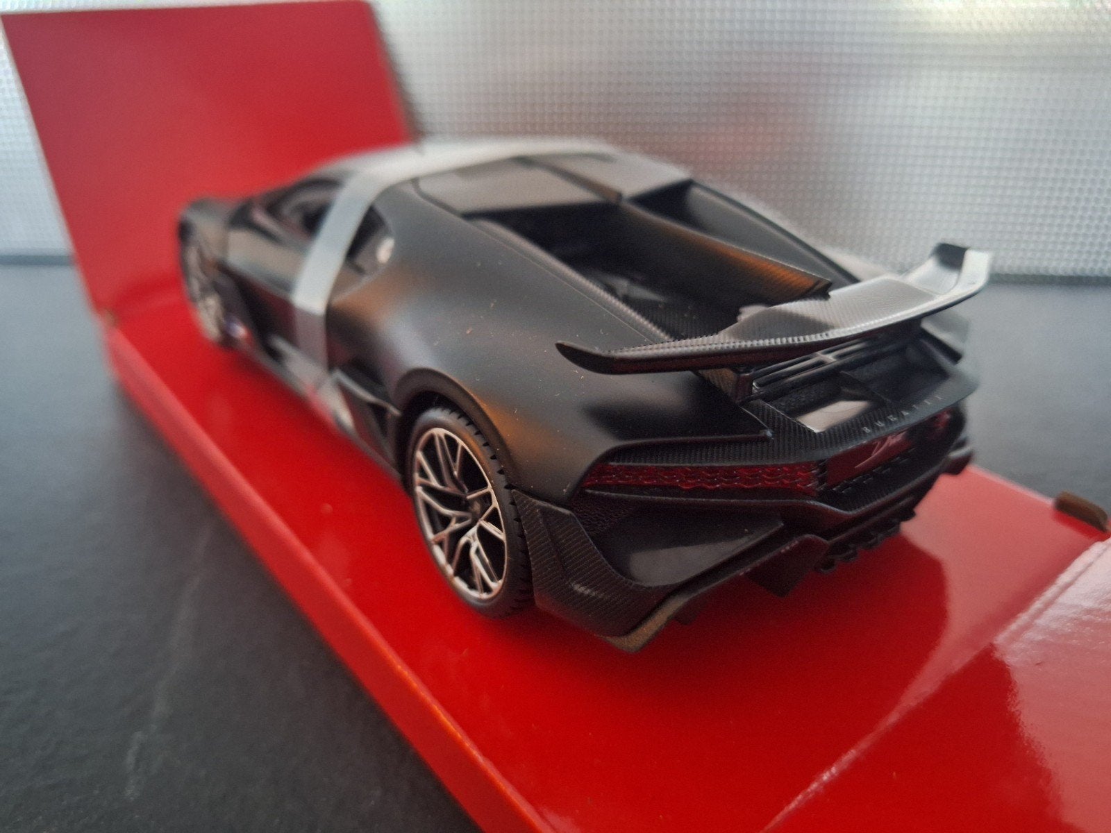 Bugatti Divo Matt Black Schaal 1:24, Maisto, Auto, Nieuw, Ophalen of Verzenden