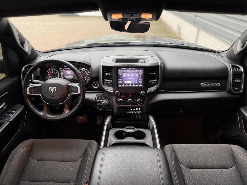 Dodge Ram 1500 5.7 V8 4x4 Crew Cab Big Horn BLACKPACK MARGE!, Auto's, Dodge, Automaat, Gebruikt, 5654 cc, Bedrijf
