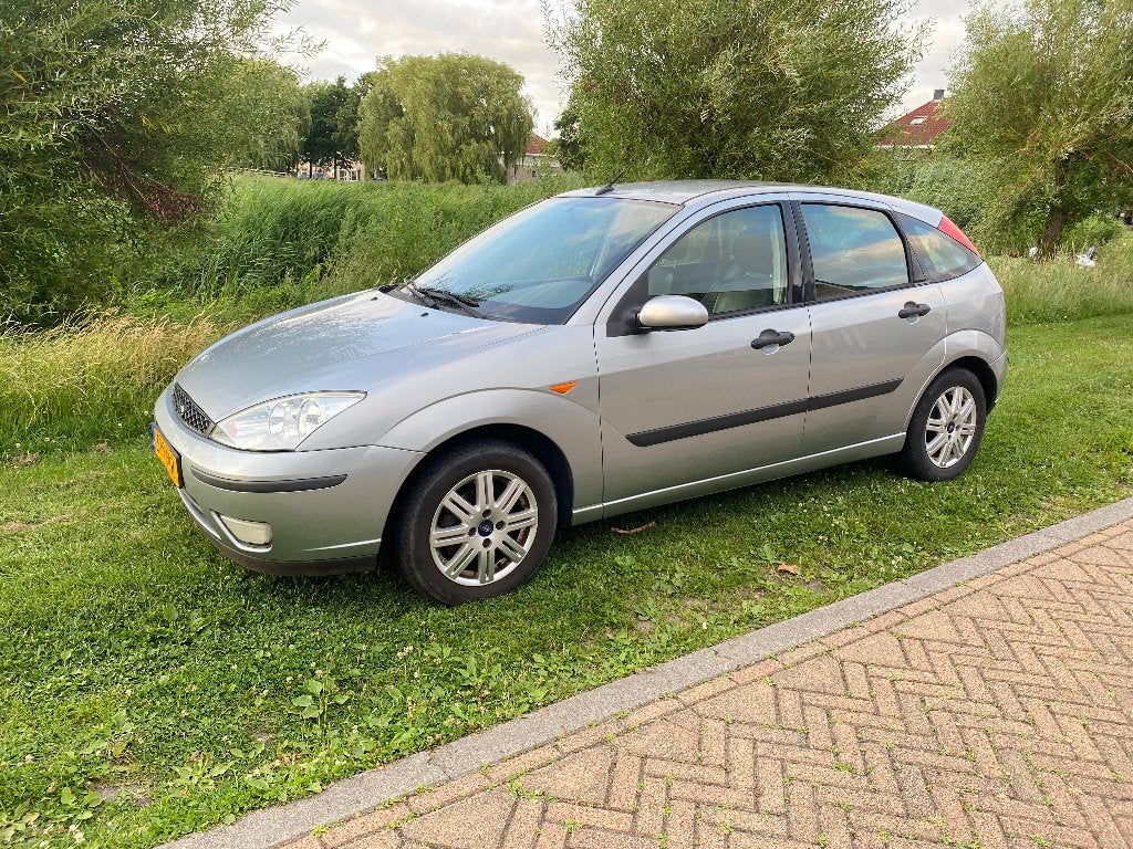 Ford Focus 1.6 I  2005 Grijs, 1596 cc, Zwart, 4 cilinders, 49 €/maand