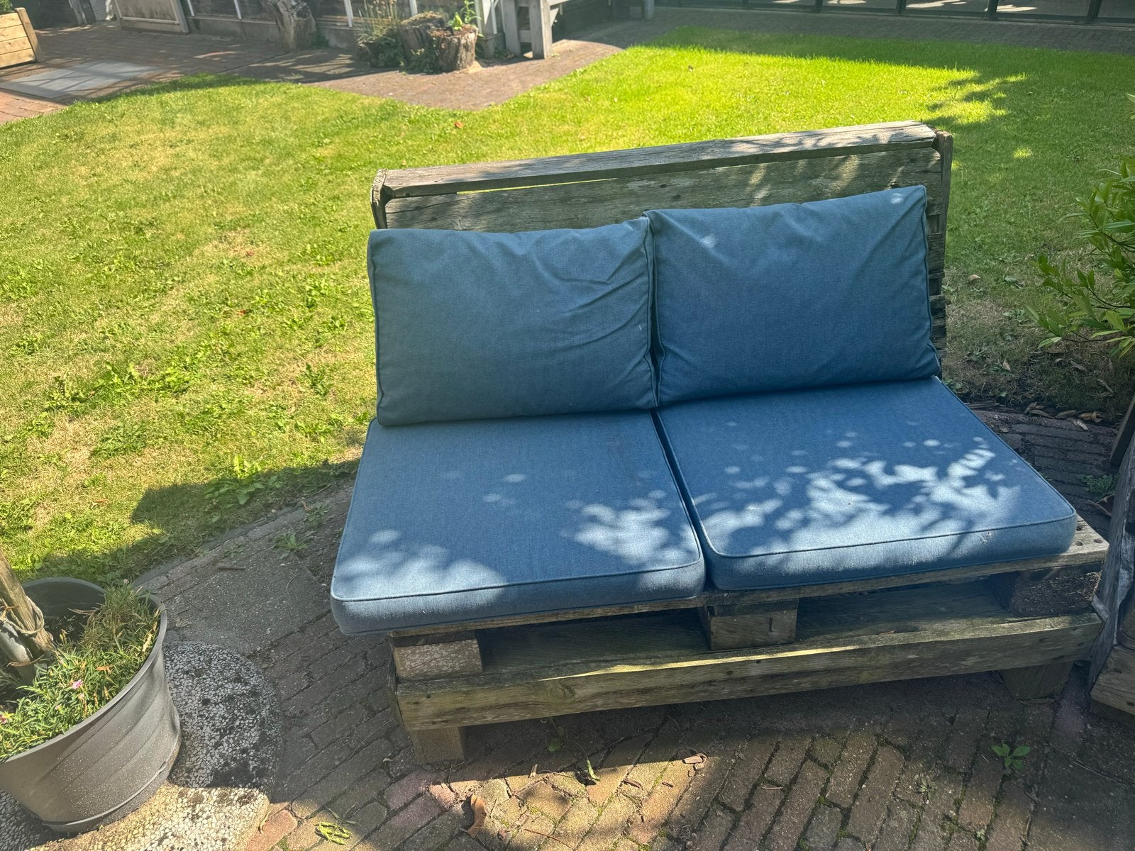 Houten palletbank met blauwe kussens, Tuin en Terras, Tuinbanken, Ophalen, Gebruikt, Hout
