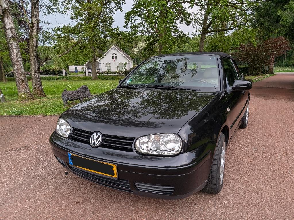 Volkswagen Golf 2.0 Cabriolet 85KW 2001 Zwart, Auto's, Volkswagen, Voorwielaandrijving, Beige, 4 cilinders, 4 stoelen