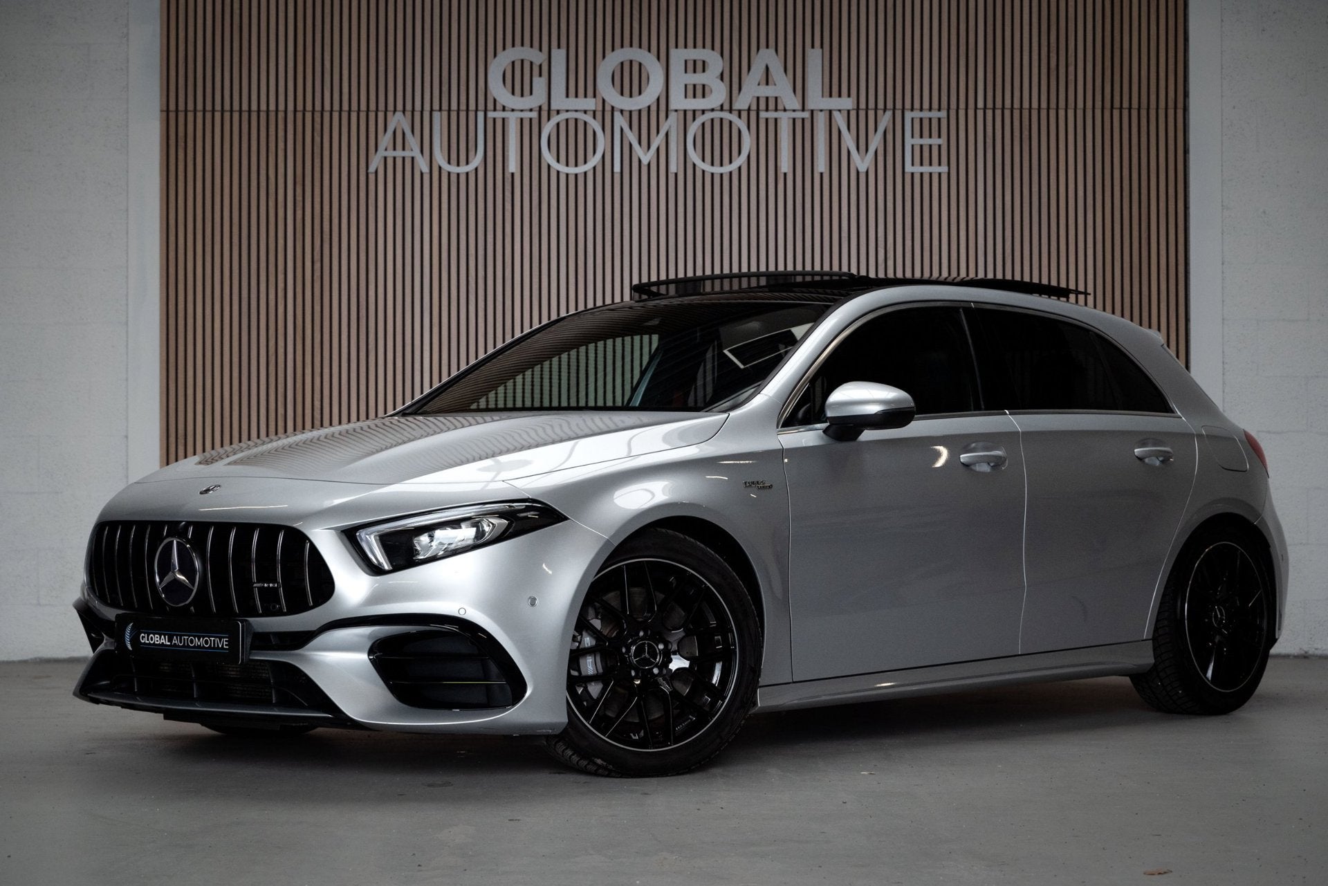 Mercedes-Benz A-klasse AMG 45 4MATIC+ - PANORAMADAK - ALCANT, Auto's, Automaat, Automatische klimaatregeling, Gebruikt, 11 km/l