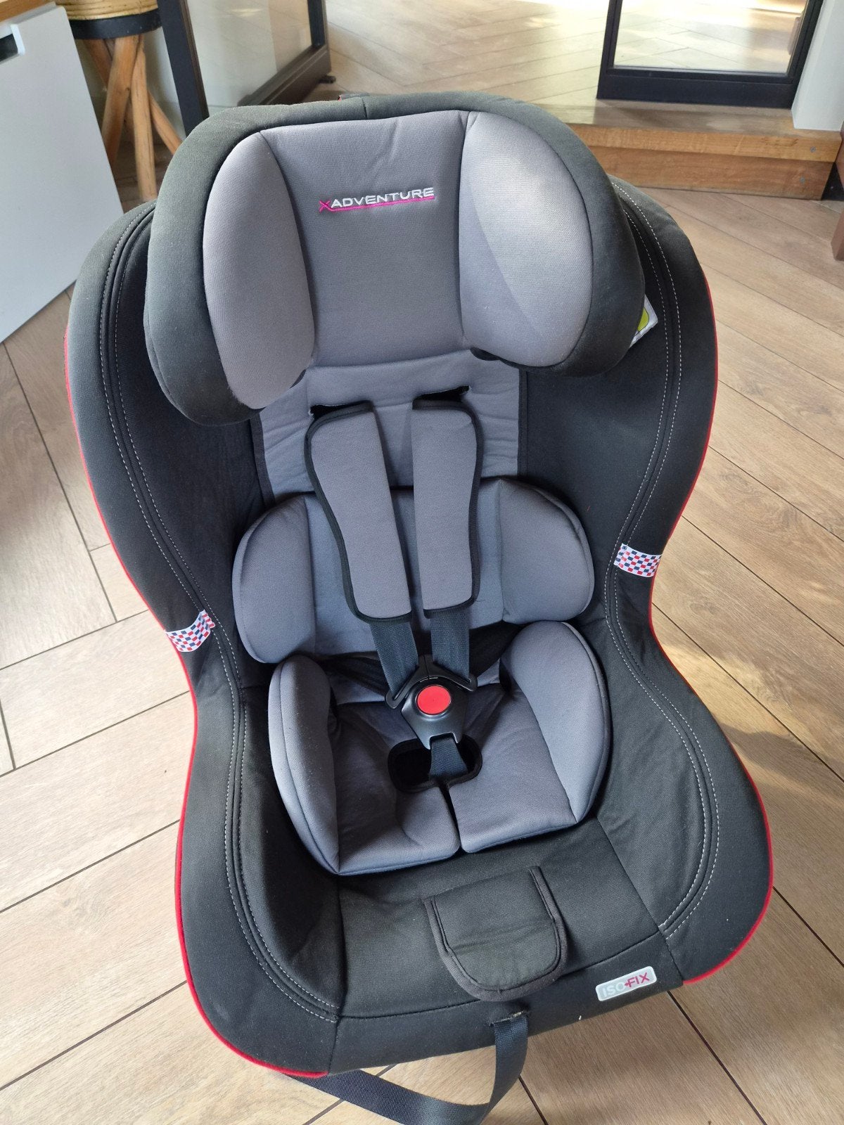 X-Adventure Autostoel - in hele nette staat - zit/slaapstand, Autogordel of Isofix, 0 t/m 18 kg, Verstelbare rugleuning, Zo goed als nieuw