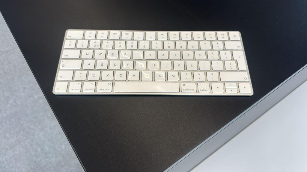 Apple Keyboard - Lightning aansluiting - 2 stuks, Ophalen, Gebruikt, Apple Magic Keyboard, Draadloos