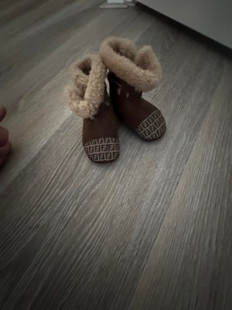 Originele Fendi baby suède laarzen - Nieuw, Ophalen of Verzenden, Nieuw, Jongetje of Meisje, Laarsjes