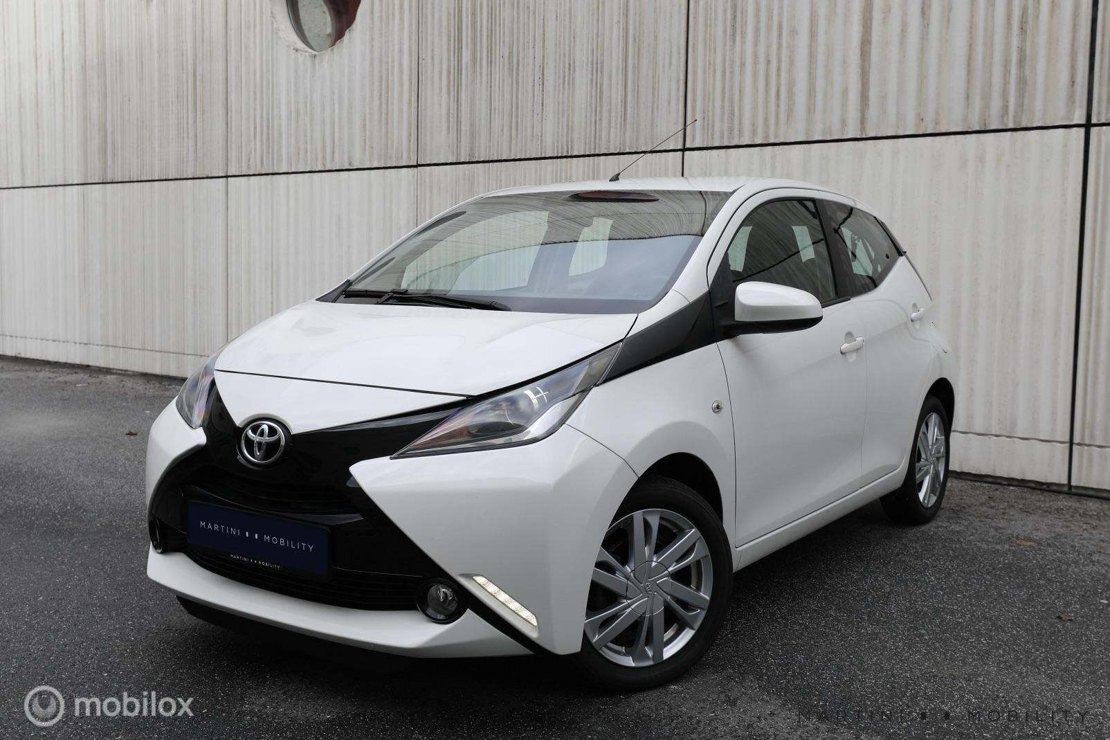 Toyota Aygo 1.0 VVT-i X-Play |5Drs|Airco|Camera|Elek ramen|, Voorwielaandrijving, Stof, Gebruikt, 4 stoelen