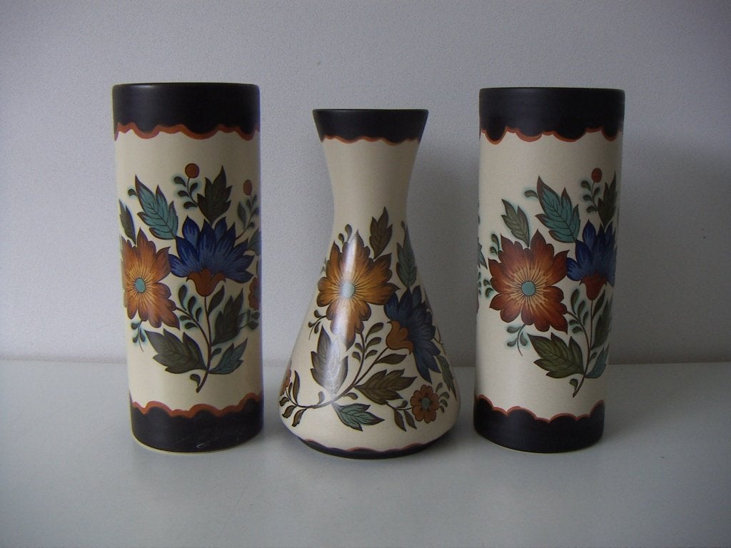3 x Flora Gouda plateel keramiek vazen jr.ca.1960. Bloemen., Antiek en Kunst, Antiek | Vazen, Ophalen of Verzenden