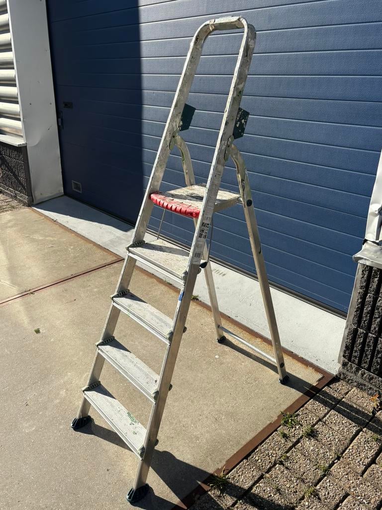 Altrex D805 keukentrap, Doe-het-zelf en Verbouw, Ladders en Trappen, Ophalen, Gebruikt, Trap, Minder dan 2 meter