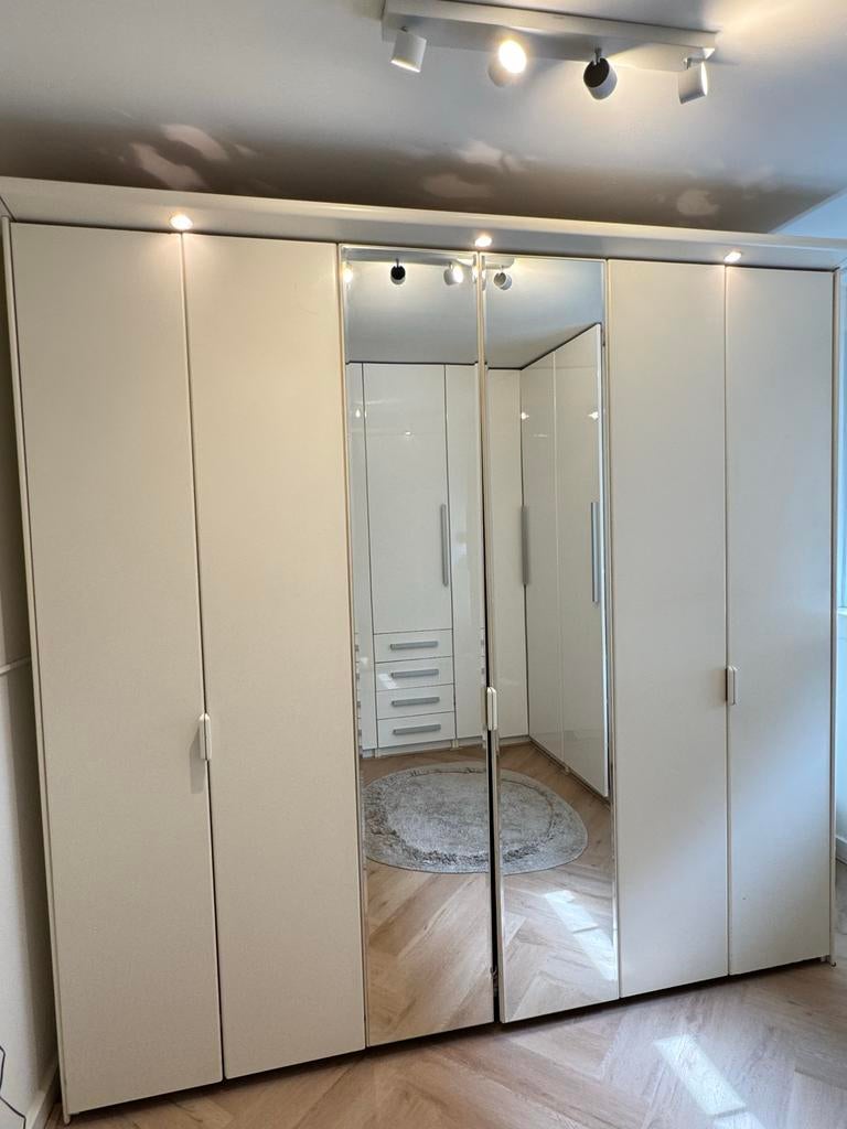 Hülsta 6-deurs kledingkast met spiegeldeur, Ophalen, Overige materialen, Gebruikt, 200 cm of meer