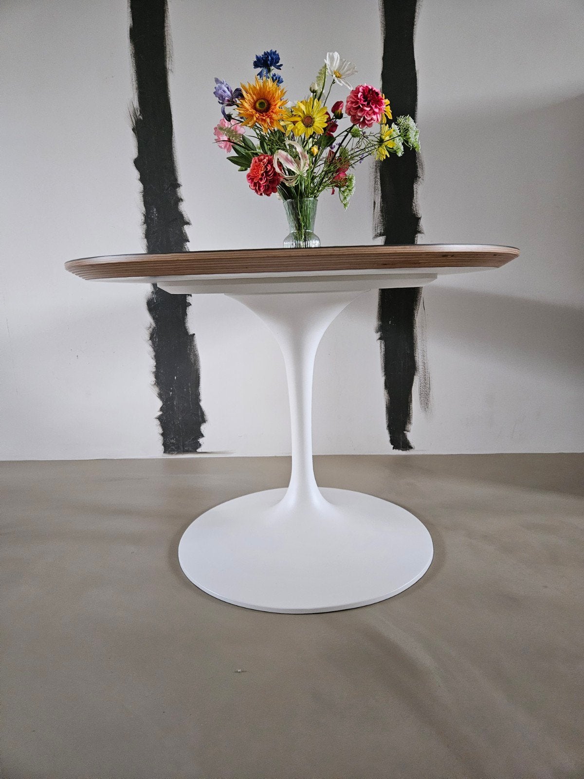 DESIGN EETTTAFEL MET  TULPVOET SAARINEN LOOK., Ophalen, Overige materialen, 100 tot 150 cm, 50 tot 100 cm