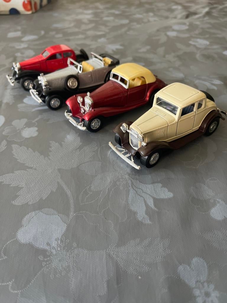 Set van 4 Yatming modelauto's, Hobby en Vrije tijd, Modelbouw | Auto's en Voertuigen, Overige merken, Gebruikt, Auto, Groter dan 1:32