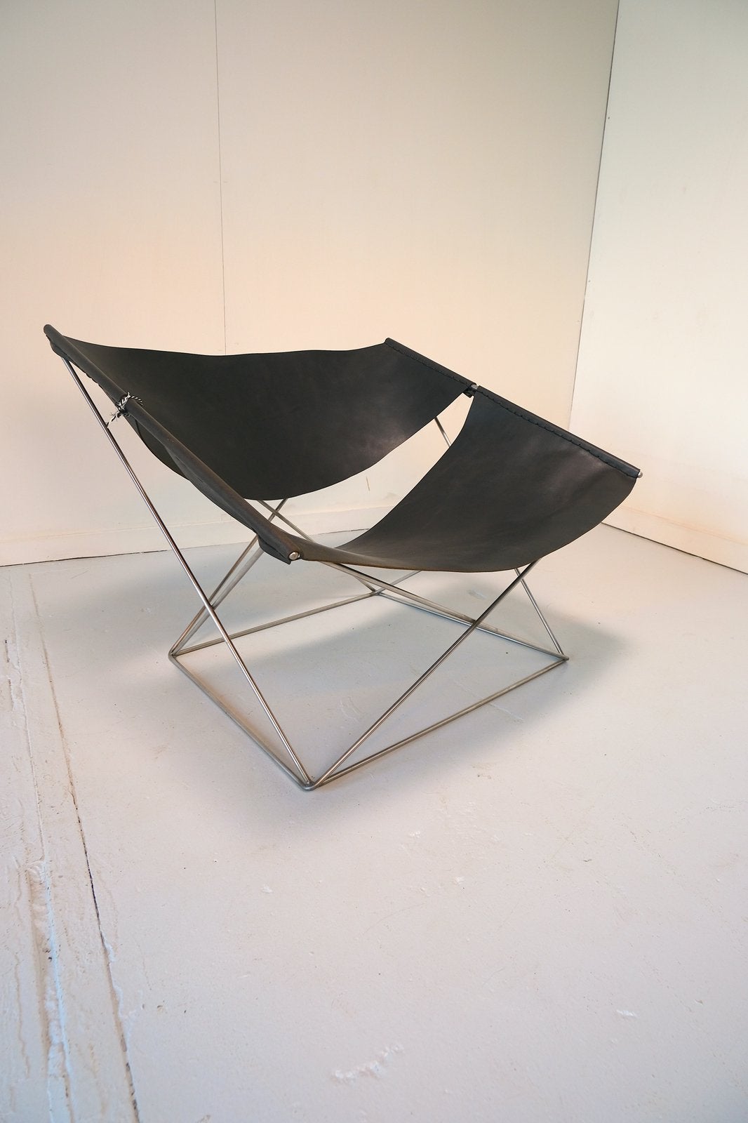 Fauteuil ( Artifort, Butterfly, F675 fauteuil - Zwart leer, Huis en Inrichting, Ophalen, Gebruikt, Leer, 75 tot 100 cm