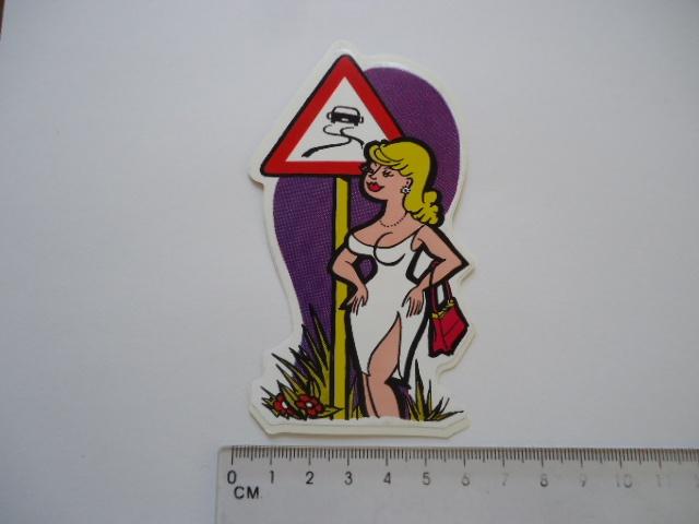 sticker oud Pinup Slipgevaar pin up kermis strip auto motor, Verzenden, Zo goed als nieuw, Bedrijf of Vereniging
