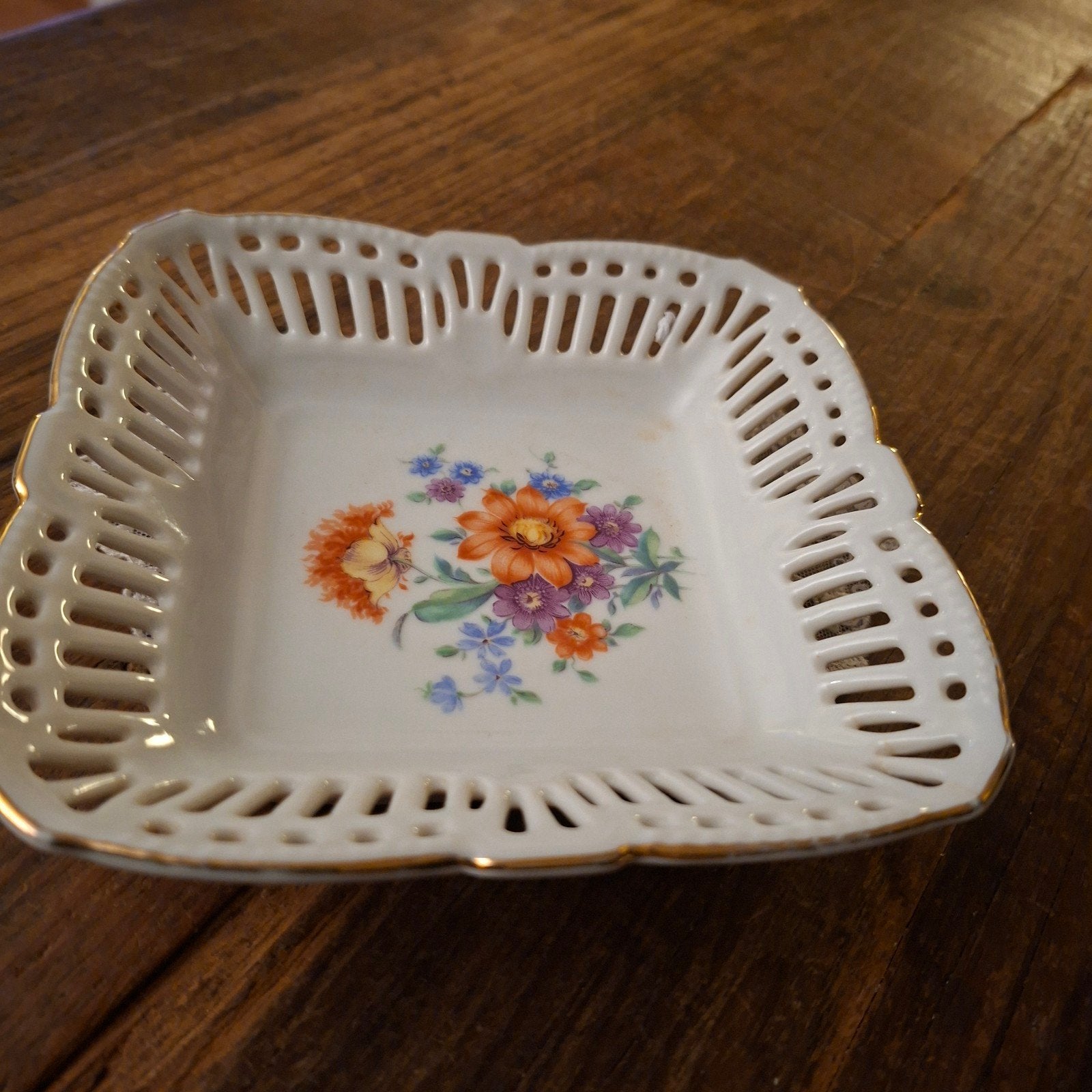 Opengewerkt Schaaltje met Bloemen 14 cm groot, Ophalen of Verzenden