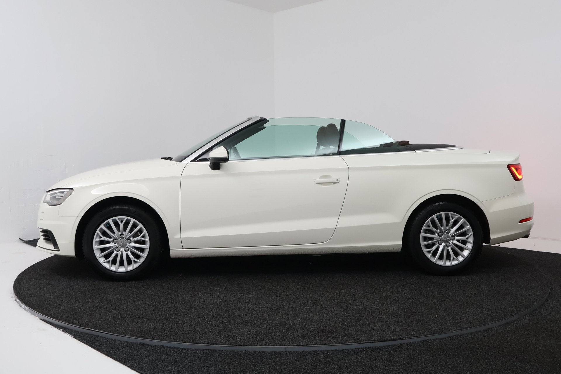 Audi A3 Cabriolet 1.4 TFSI Ambiente Pro Line Plus (STOELVERW, Gebruikt, 4 cilinders, Cabriolet, Leder en Stof