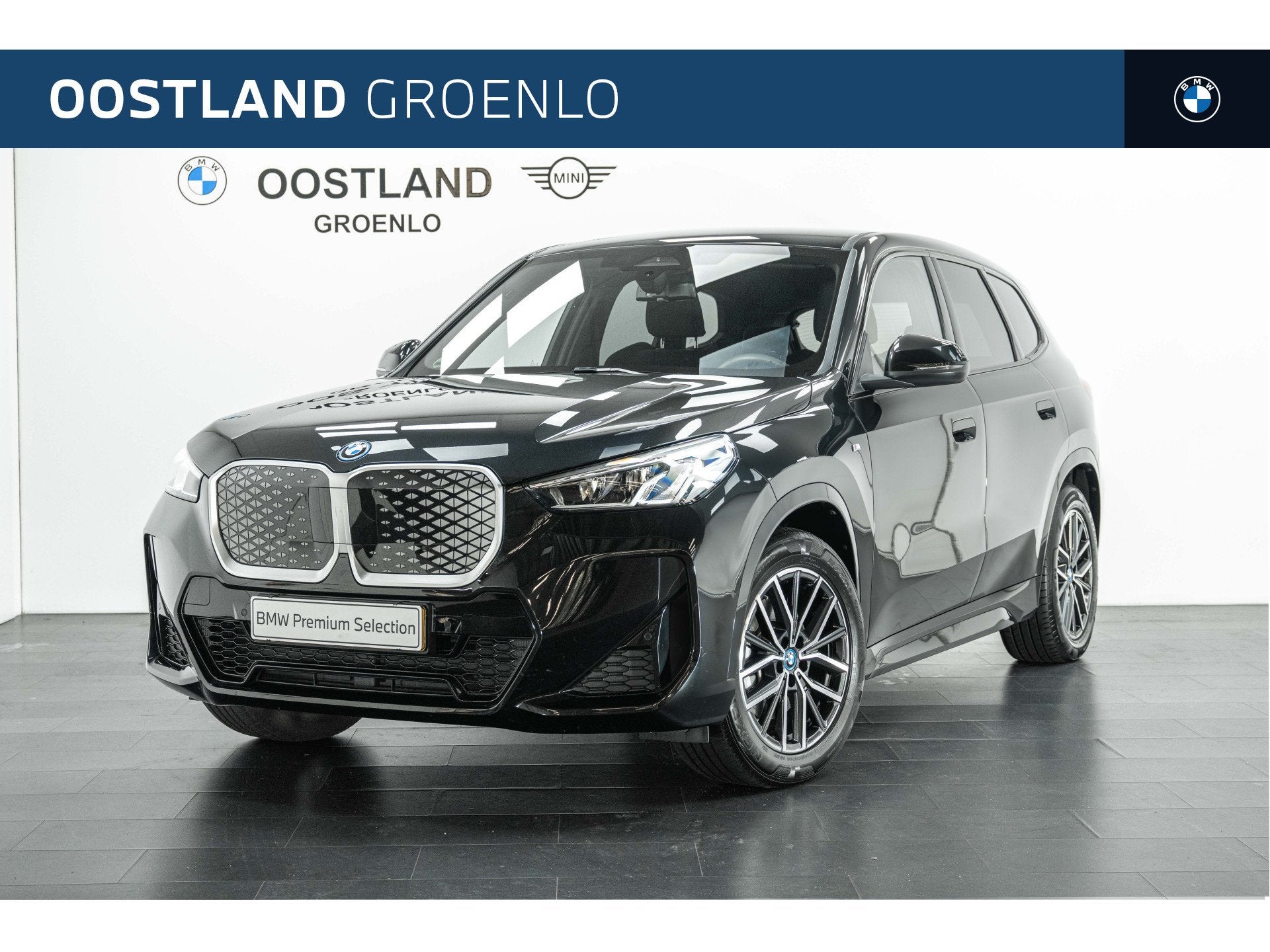 BMW iX1 xDrive30 M Sport / Sportstoelen / M Adaptief onderst, Auto's, Automaat, Gebruikt, Zwart, Met garantie (alle)