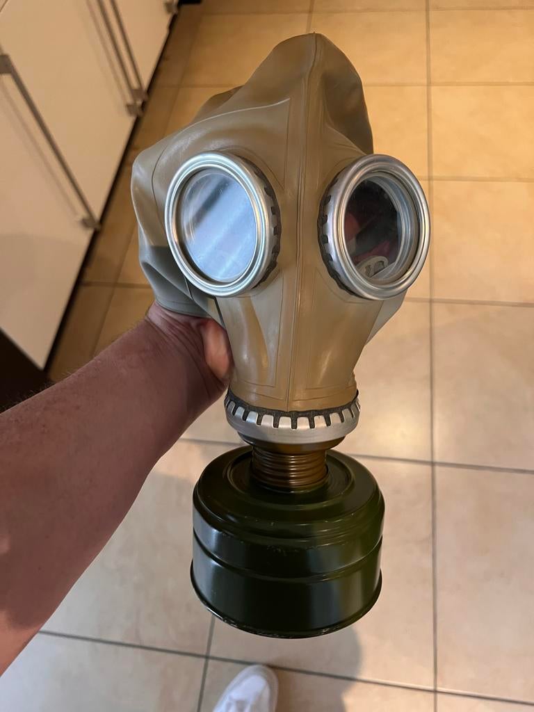 Vintage Gasmasker met Filter en Draagtas, Verzamelen, Militaria | Algemeen, Ophalen of Verzenden, Overige soorten, Overige gebieden