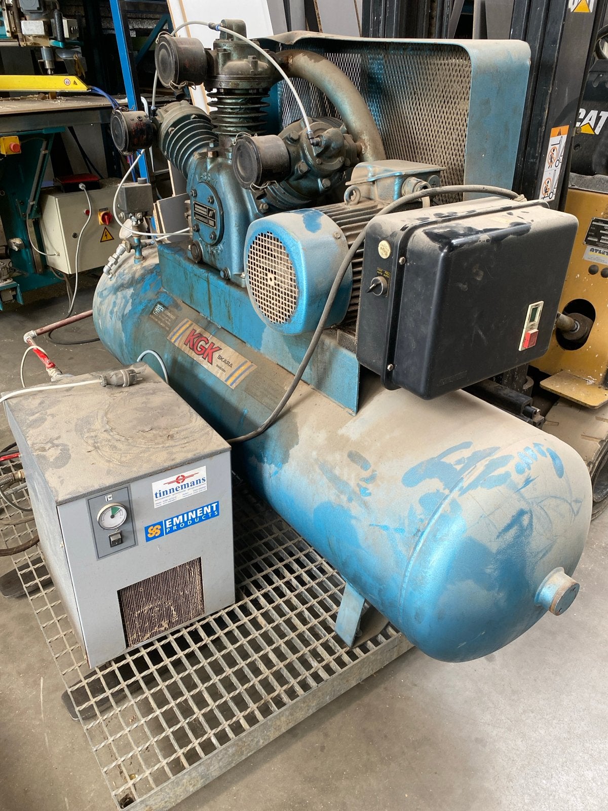 Grasso Compressor met 325 liter tank en droger, Ophalen, Gebruikt, 800 liter/min of meer, 10 bar of meer