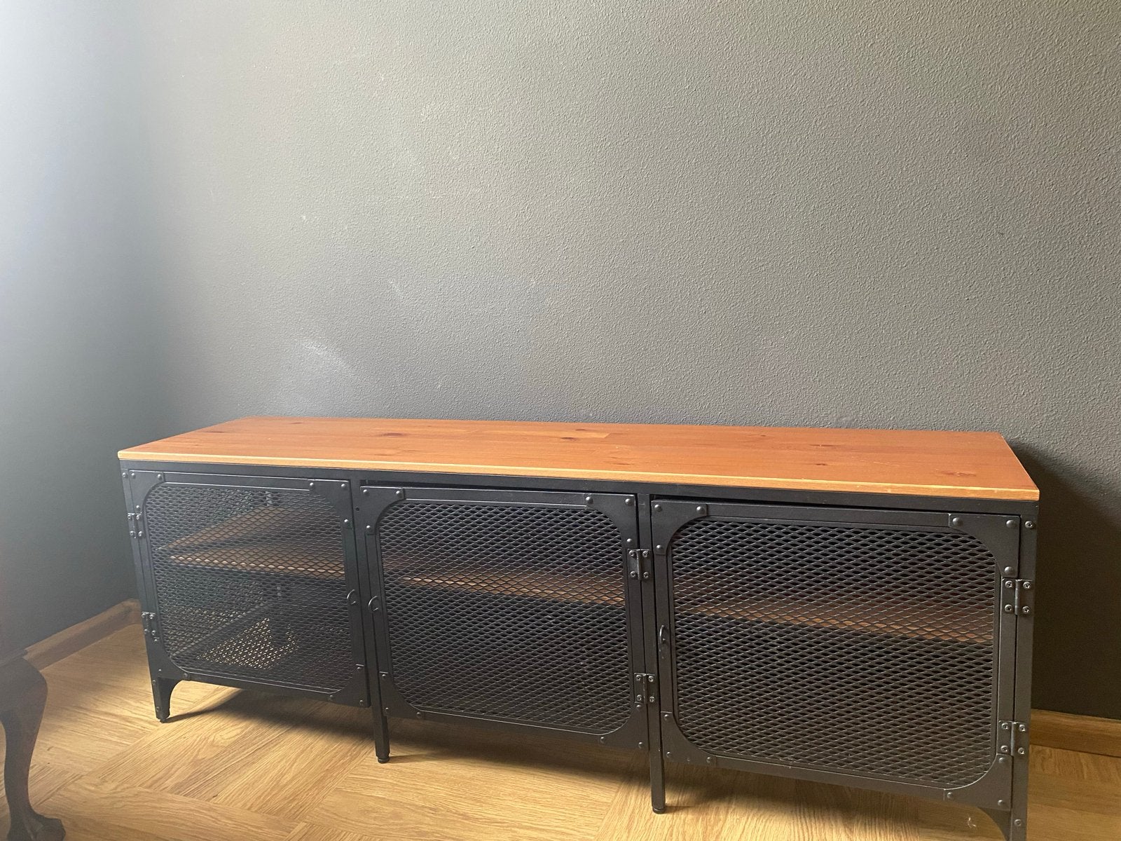 Industriële TV-kast/dressoir IKEA met metalen deuren, Ophalen, Gebruikt, 150 tot 200 cm, Metaal