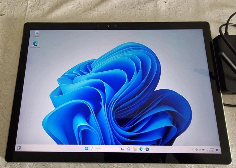 Surface pro i5 8 gb, Ophalen of Verzenden, Zo goed als nieuw