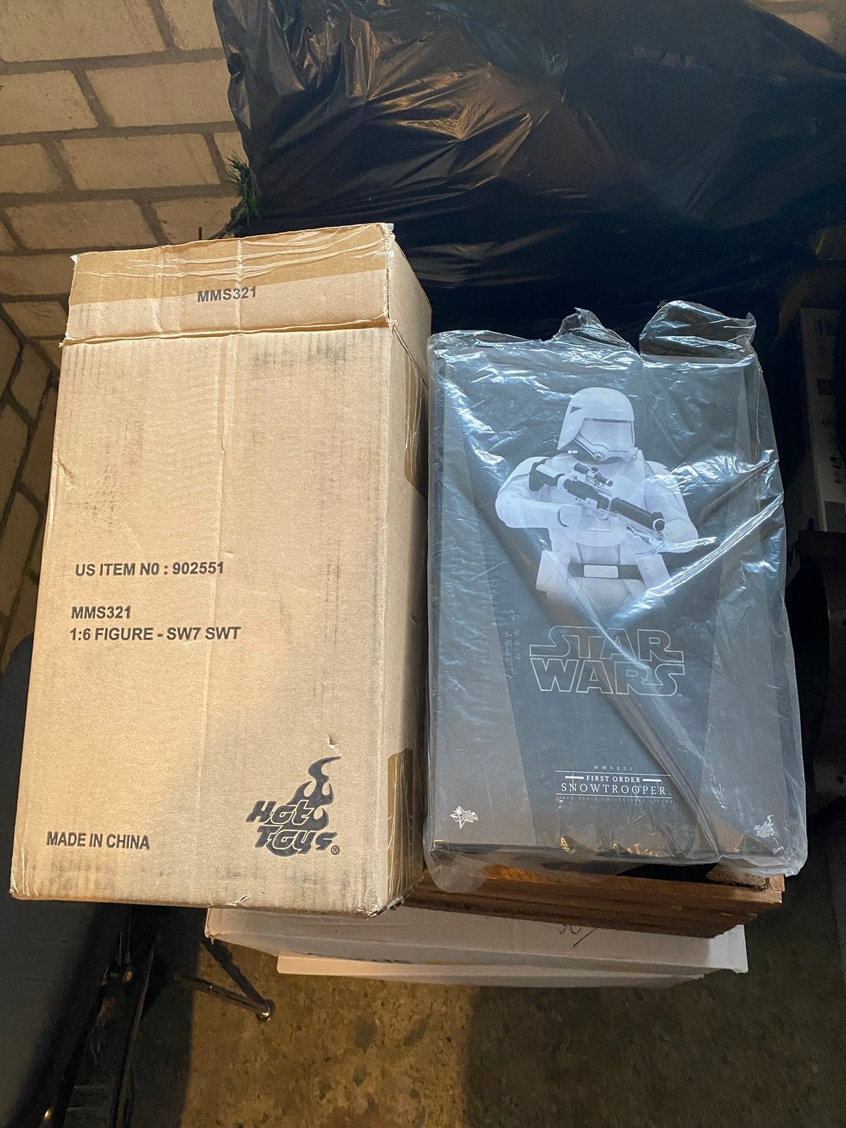 First Order Snowtrooper Hot Toys, Verzamelen, Star Wars, Ophalen of Verzenden, Zo goed als nieuw, Actiefiguurtje