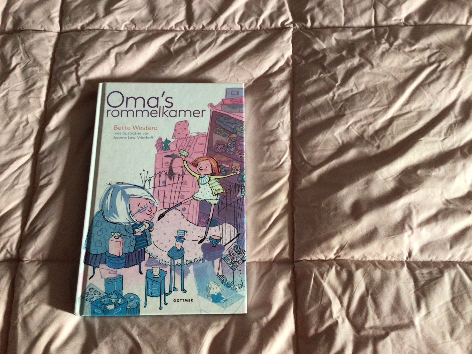 Oma's rommelkamer - Bette Westera (kinderboek), Ophalen, Zo goed als nieuw, Fictie algemeen