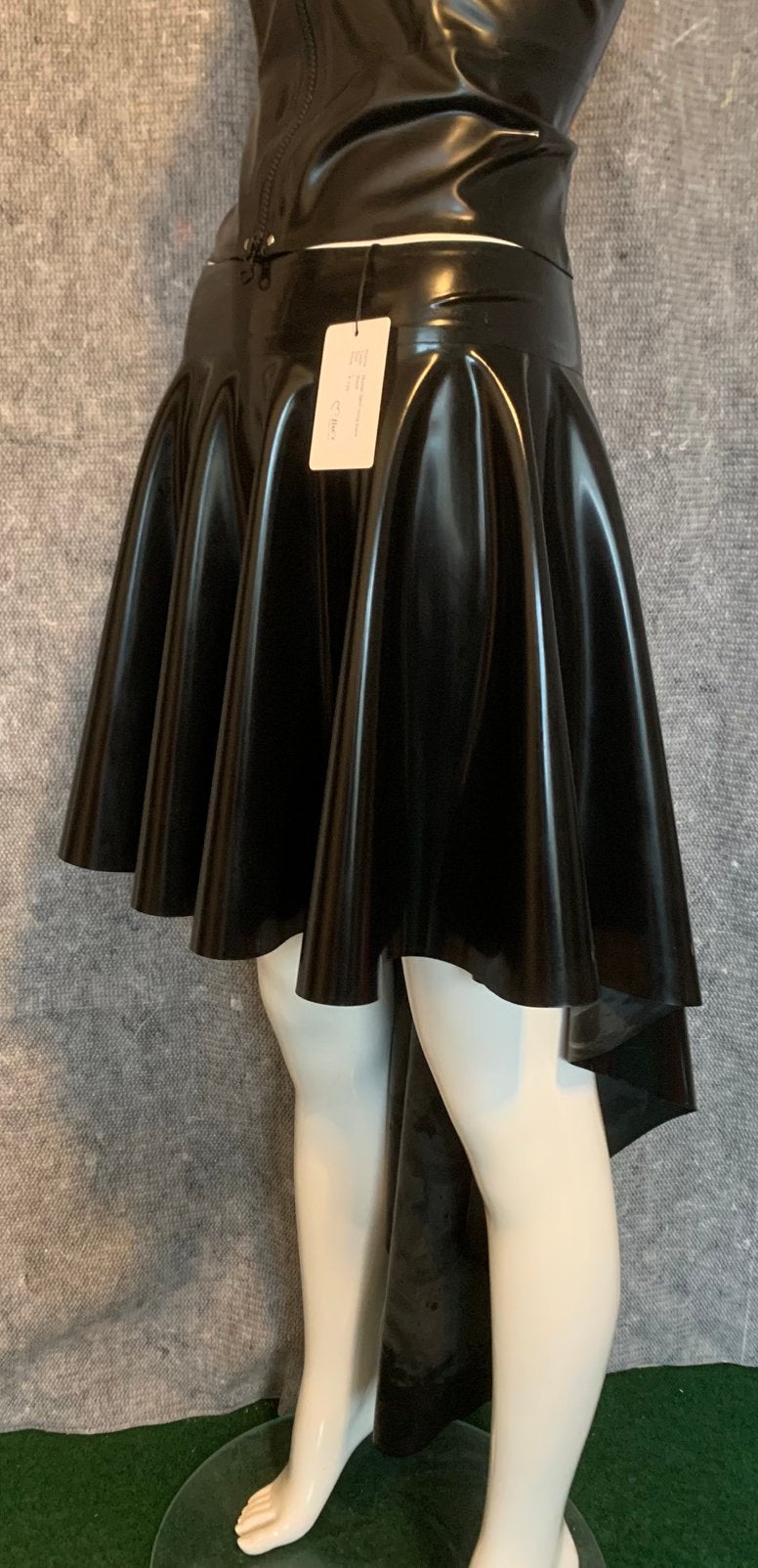 Latex skaterrok met lange achterkant maat M, Verzenden, Zo goed als nieuw