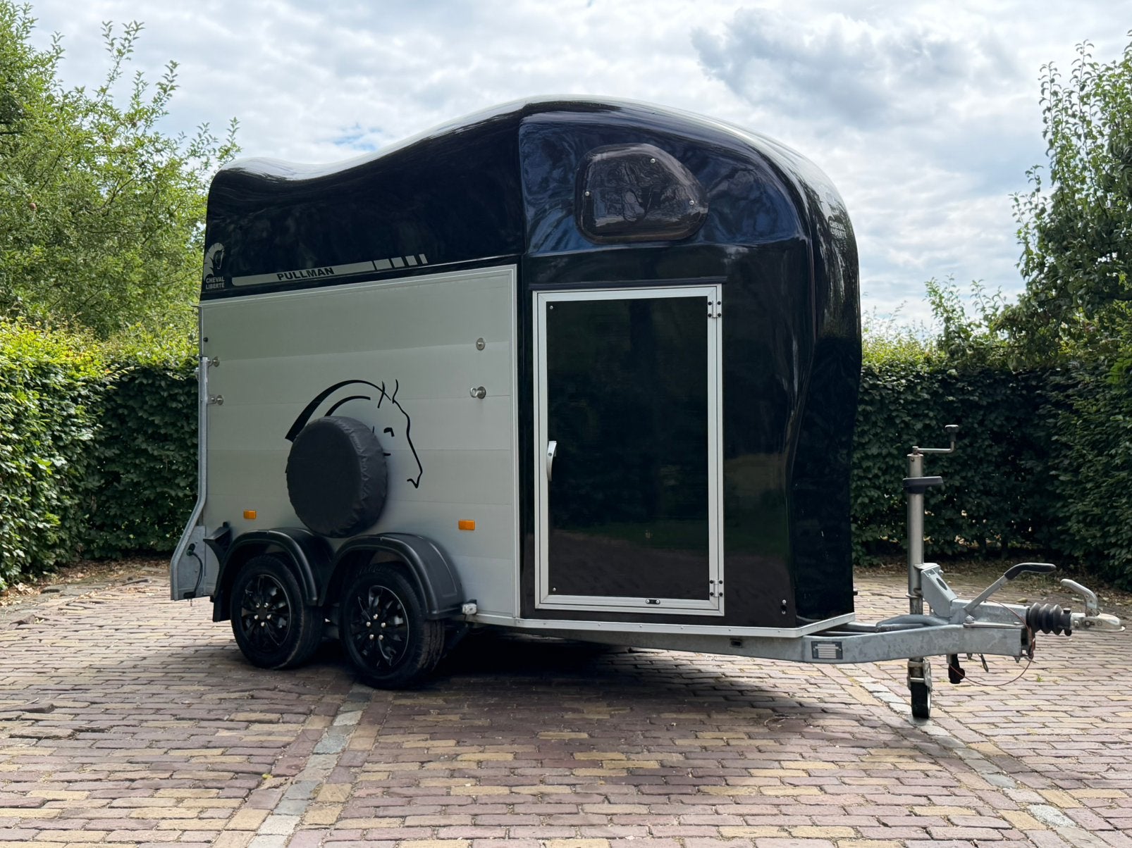 mooie 1.5 paards cheval liberte vol aluminium met zadelkamer