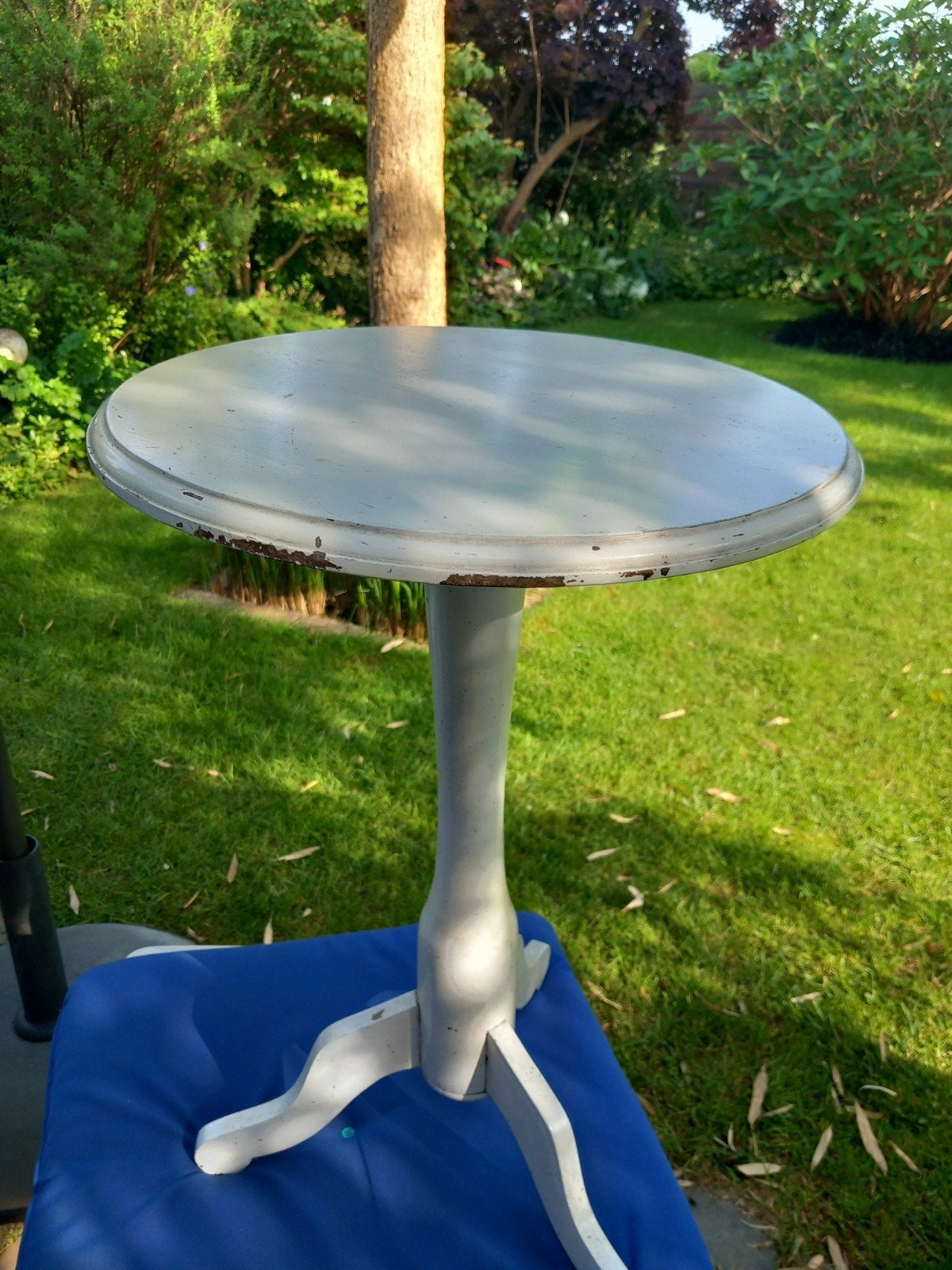 Leuk doorleefd bijzettafeltje - 73cm hoog, blad 40cm, Ophalen, Minder dan 55 cm, Gebruikt, Rond