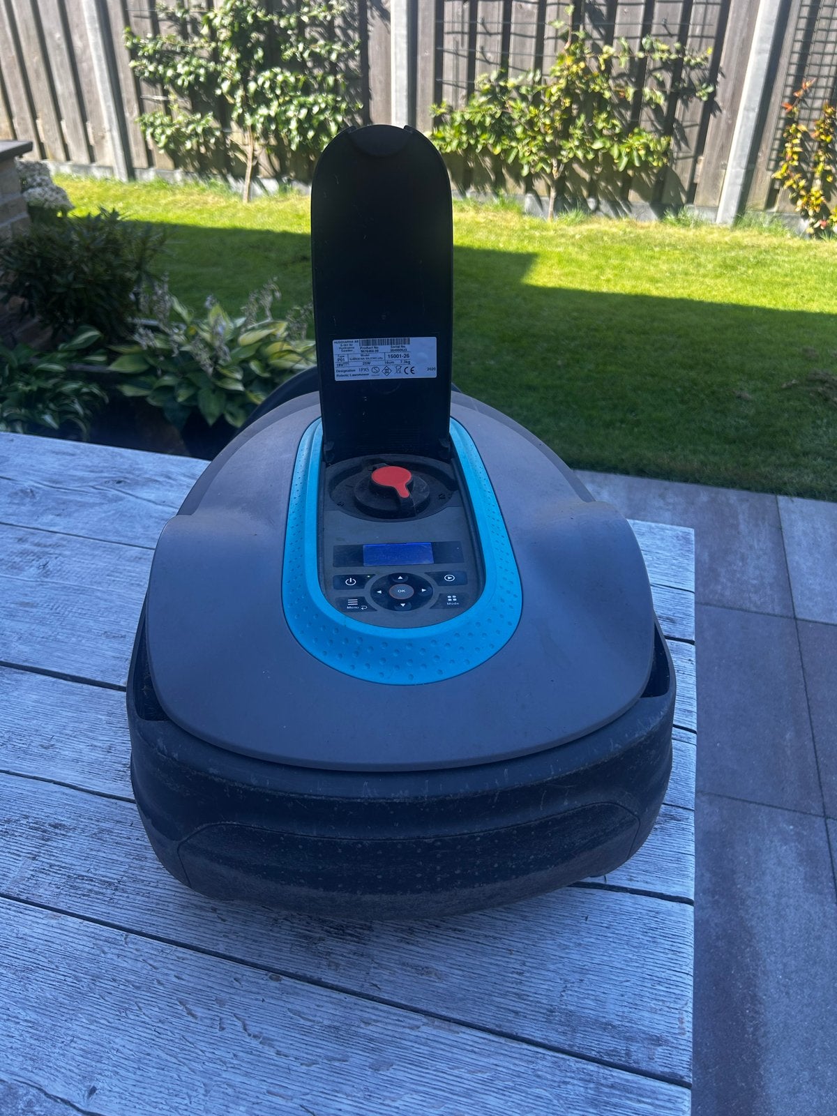 Gardena robotmaaier Sileno City 250 met laadstation & garage, Ophalen of Verzenden, Gebruikt, Minder dan 20 cm, Bestuurbaar via app