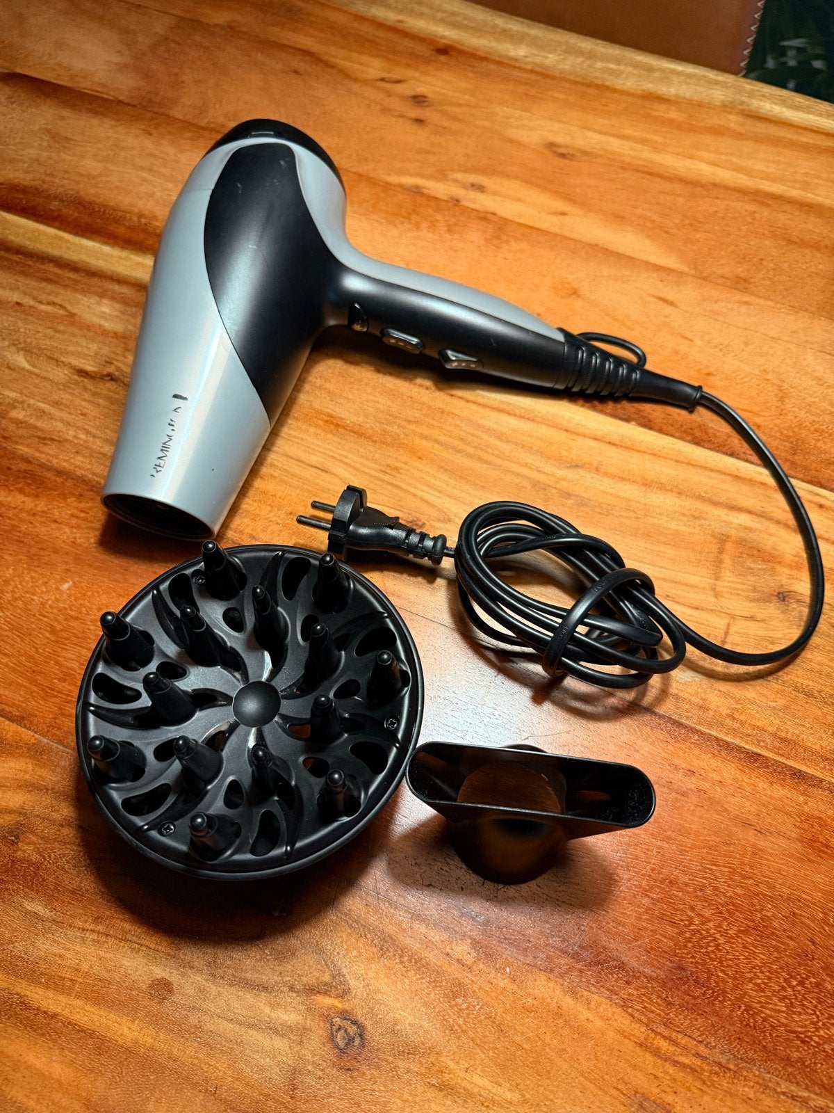 Remington D3190 haardroger met diffuser en opzetstuk, Ophalen of Verzenden, Zo goed als nieuw, Haarverzorging