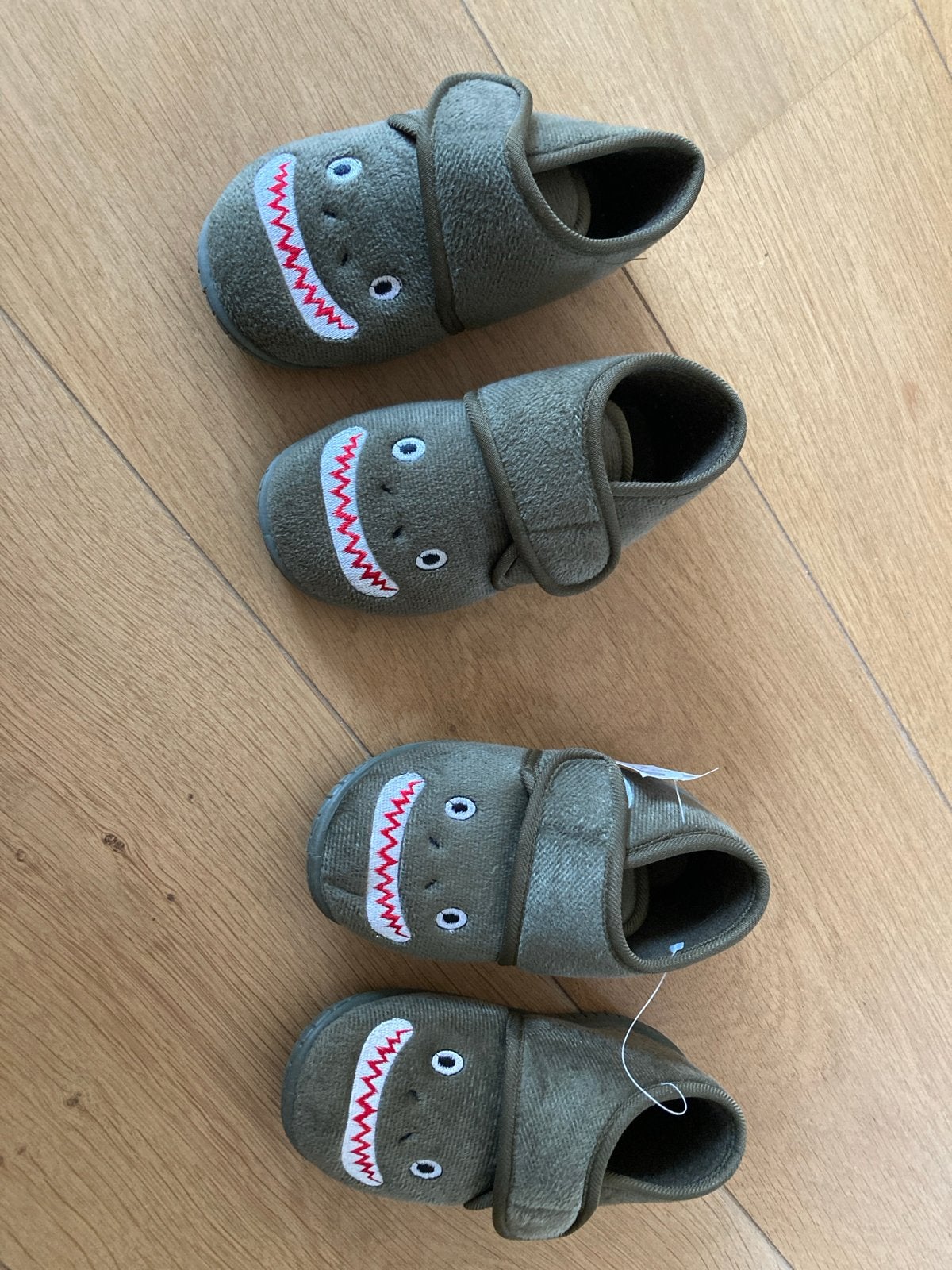 Kinder pantoffels maat 27 - Nieuw, Ophalen of Verzenden, Nieuw, Jongen of Meisje, Schoenen
