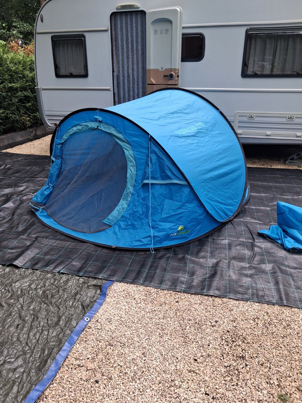 Tornado 210 Pop-up Tent - 3 Personen ( 2 STUKS), Ophalen of Verzenden, Zo goed als nieuw, Tot en met 2