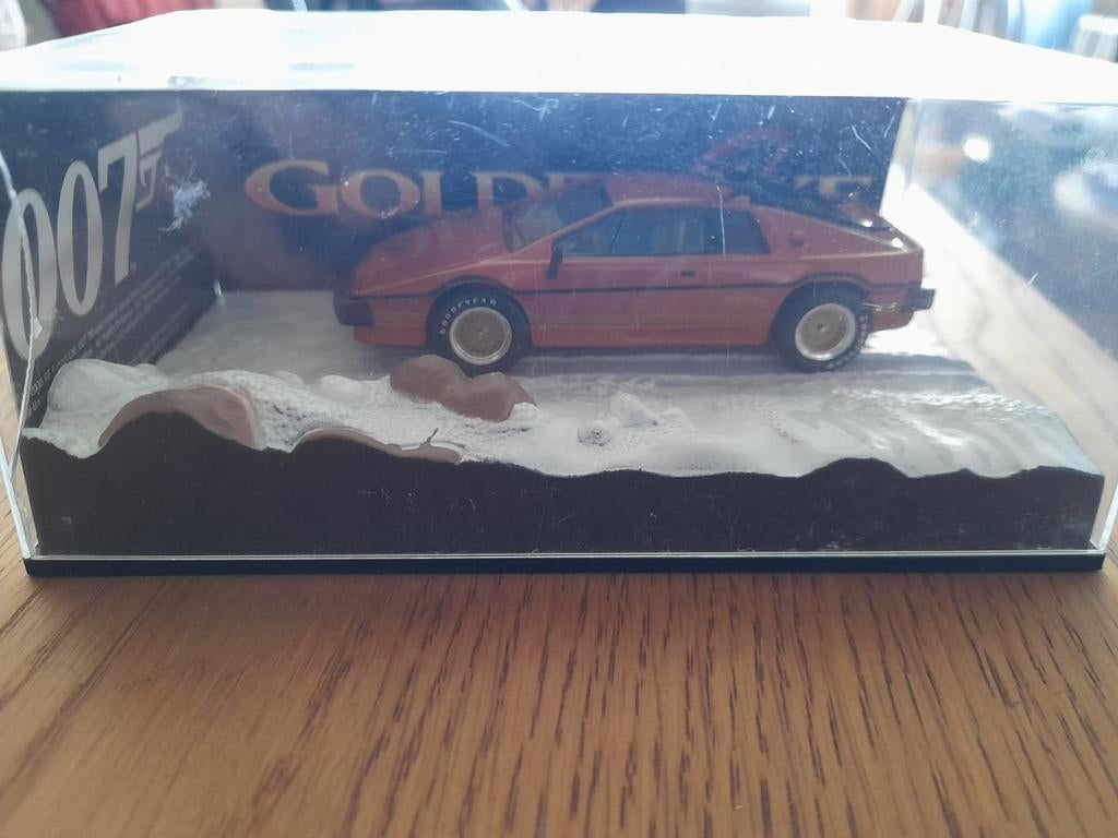 James Bond 007 GoldenEye Lotus Esprit Turbo modelauto, Ophalen of Verzenden, Zo goed als nieuw, Auto, Overige merken