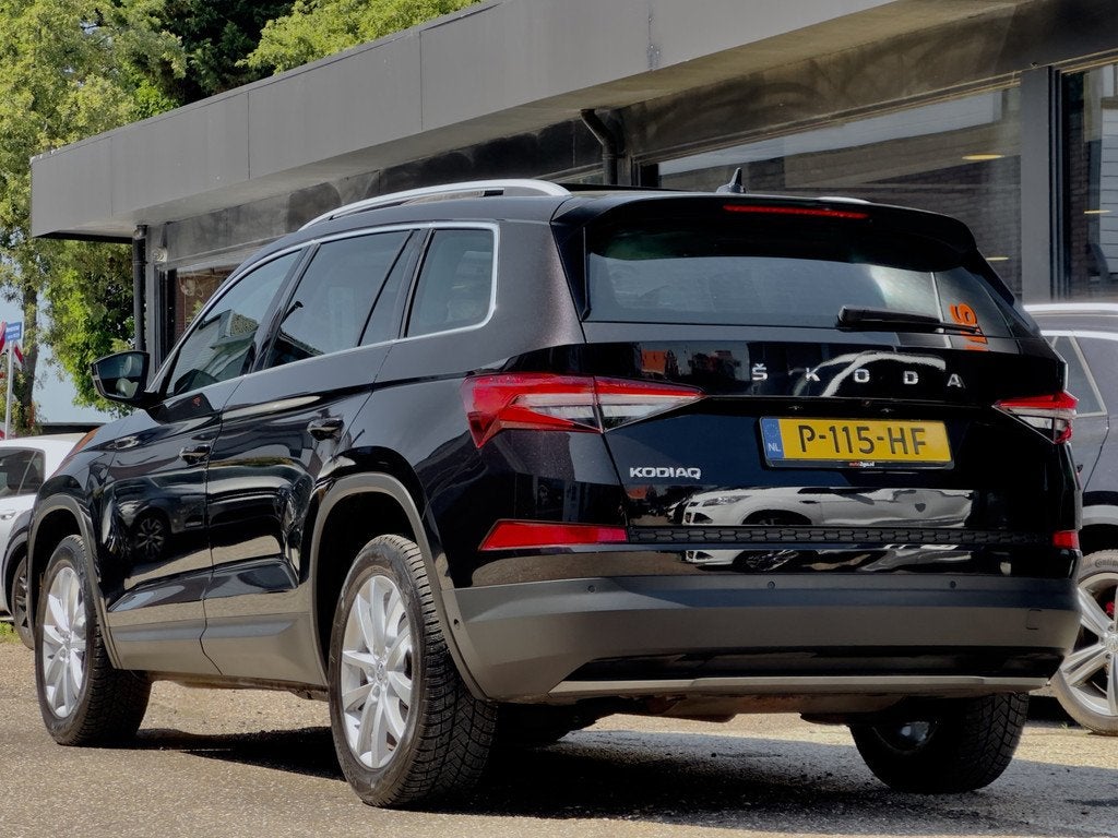 Skoda Kodiaq 1.5 TSI 7PERS AUT7 EDITION PLUS FACELIFT PANODA, Auto's, Skoda, Euro 6, 4 cilinders, 150 pk, Zwart