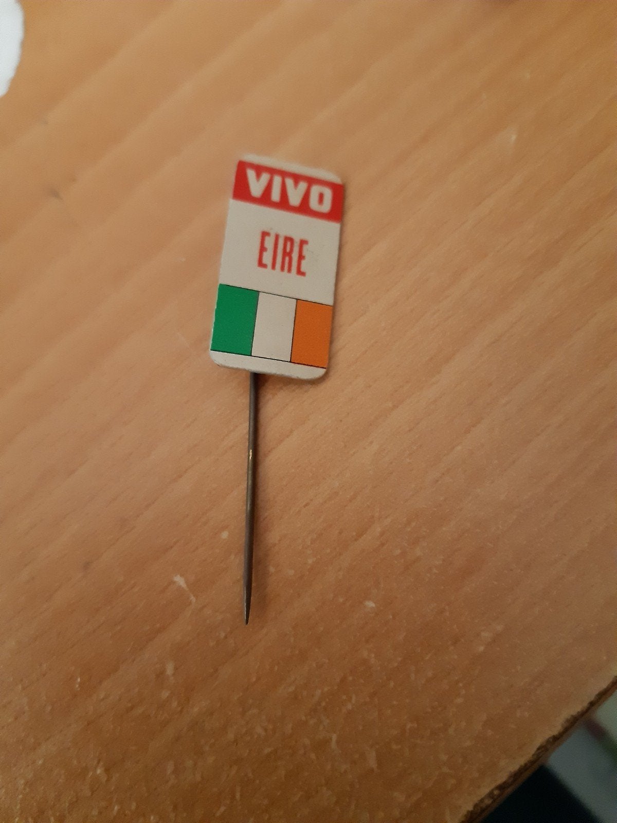 Speldje VIVO Ierland, Ophalen of Verzenden, Zo goed als nieuw, Stad of Land, Speldje of Pin