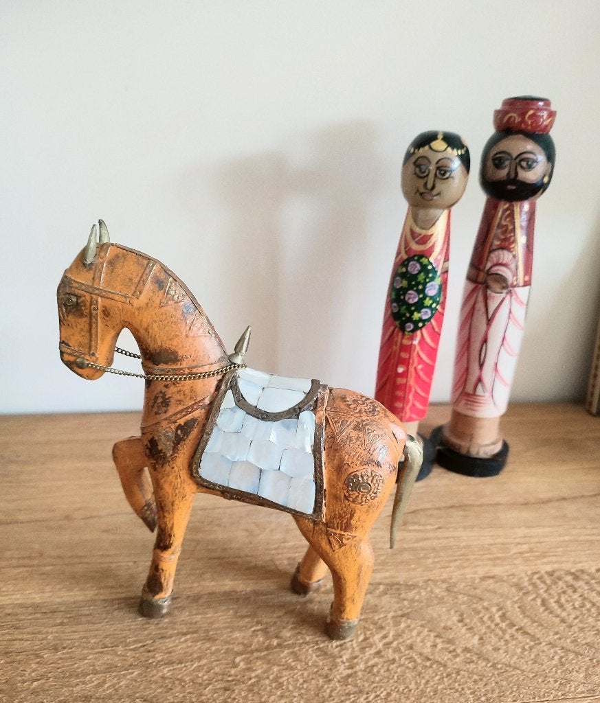 India Folk Art: houten paard met parelmoer. Zeldzame kleur, Antiek en Kunst, Hout, Bruin, Verzenden, India