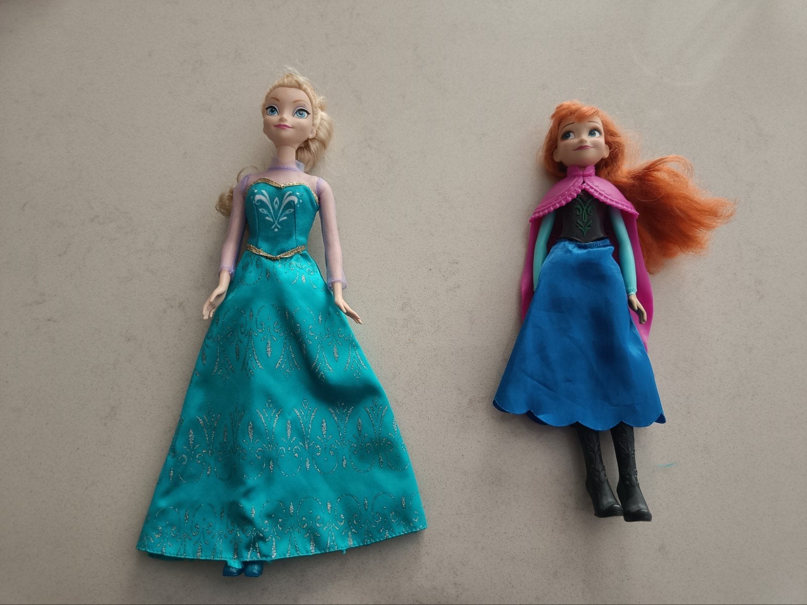 Disney Frozen Elsa en Anna barbiepoppen, Ophalen of Verzenden, Gebruikt, Barbie