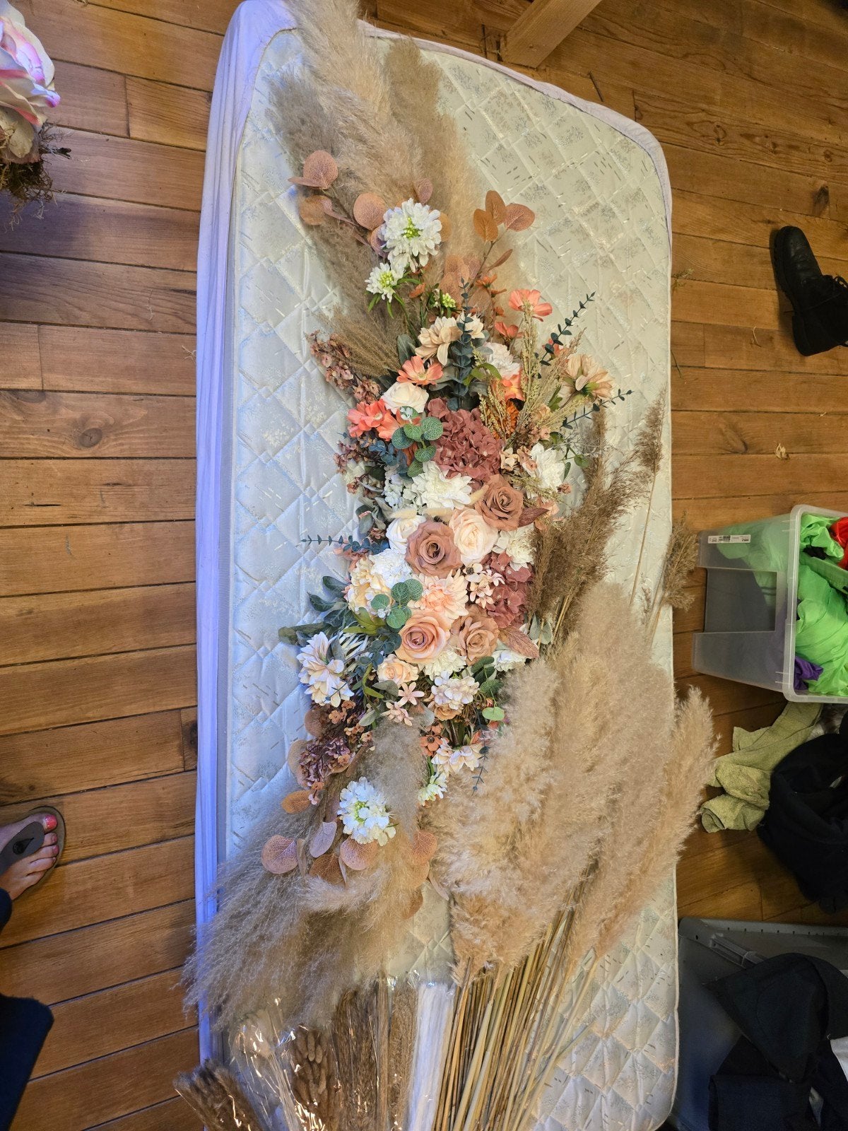 Prachtig kunst bloemstuk met zijdebloemen en pampasgras, Huis en Inrichting, Ophalen, Binnen, Zijde, Handgemaakt