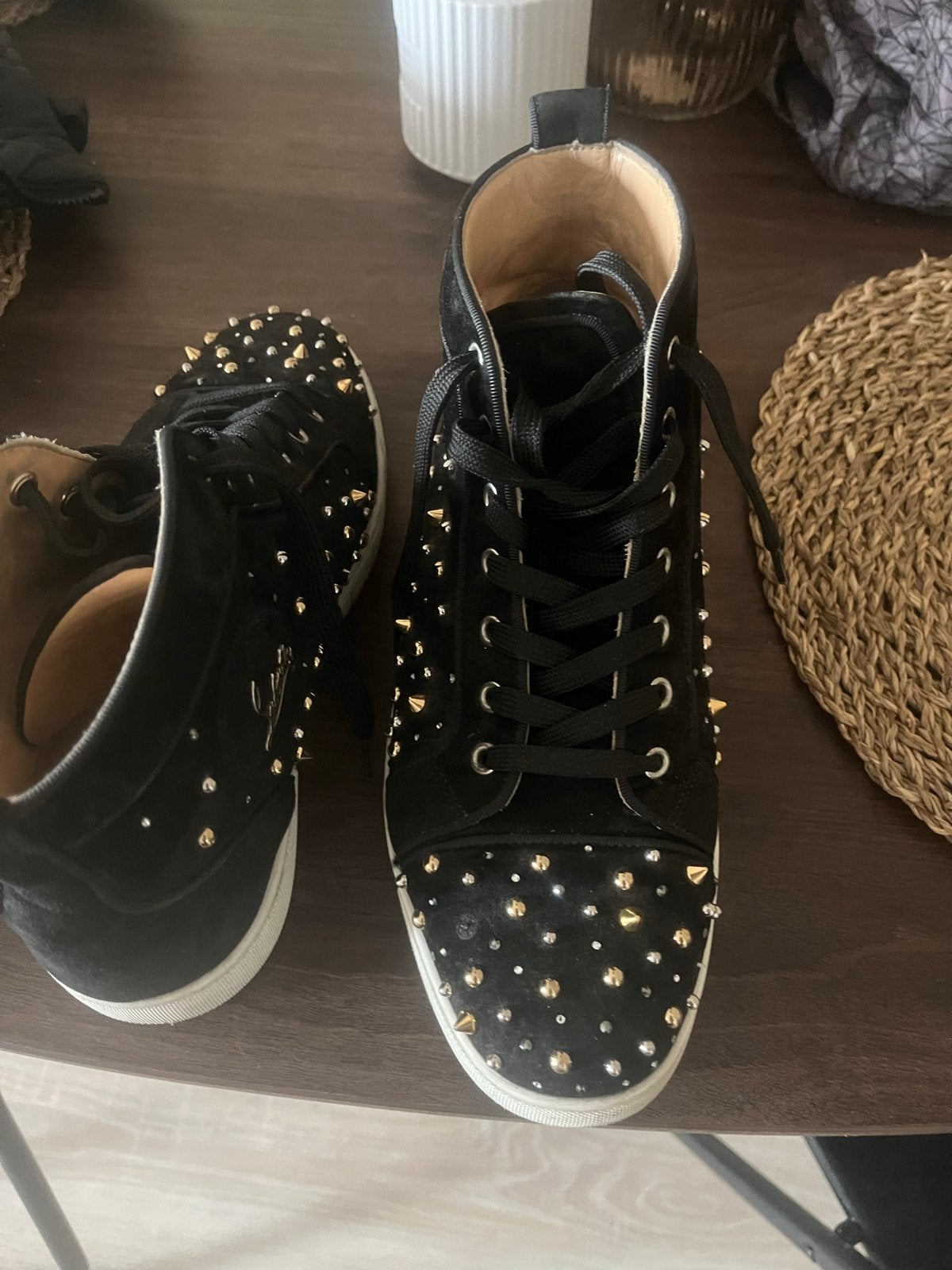 Christian Louboutin Sneakers met studs - Maat 41, Zwart, Ophalen of Verzenden, Sneakers of Gympen, Gedragen