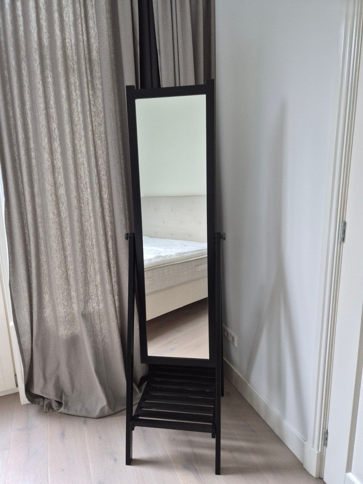 IKEA ISFJORDEN Standing Mirror with Storage Shelf, Ophalen, Minder dan 50 cm, Zo goed als nieuw, Minder dan 100 cm