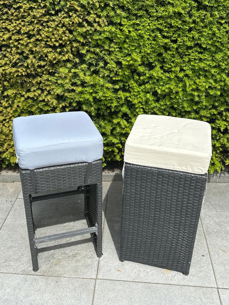 5 Weerbestendige Barkrukken met Dubbele Kussensets, Huis en Inrichting, Barkrukken, Gebruikt, 60 tot 90 cm, Kunststof, 5 krukken of meer