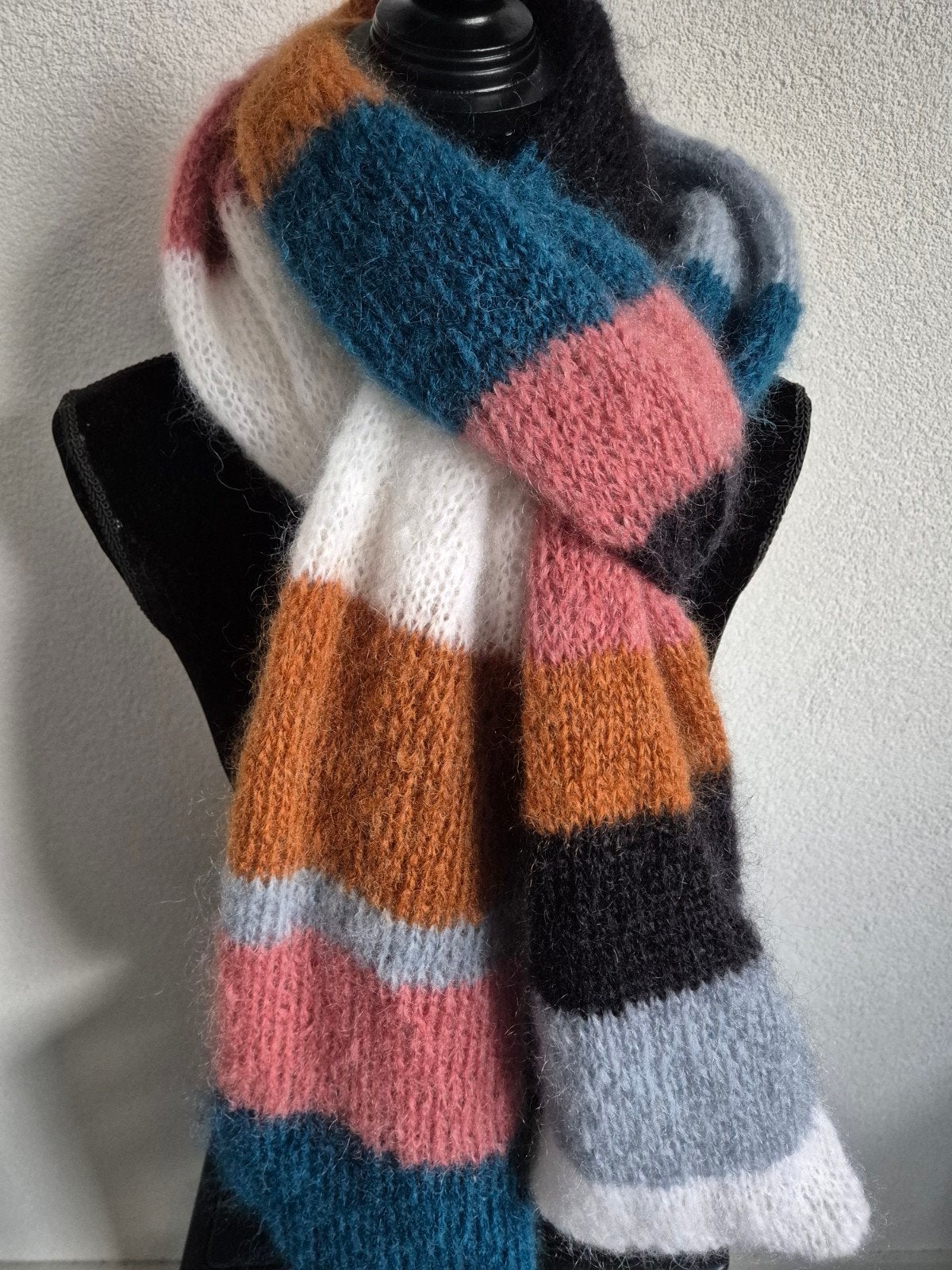 Handgebreide Mohair Sjaal - Kleurrijk en Warm, Maat 46/48 (XL) of groter, Ophalen of Verzenden, Zo goed als nieuw, Handgemaakt