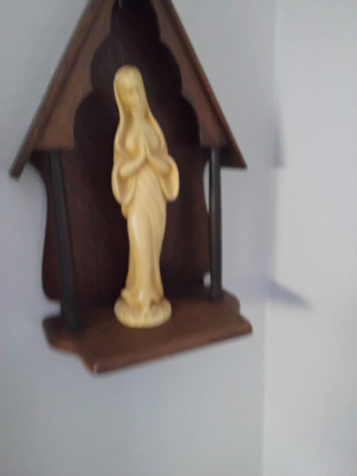 Vintage Mariabeeldje in houten nis, Ophalen