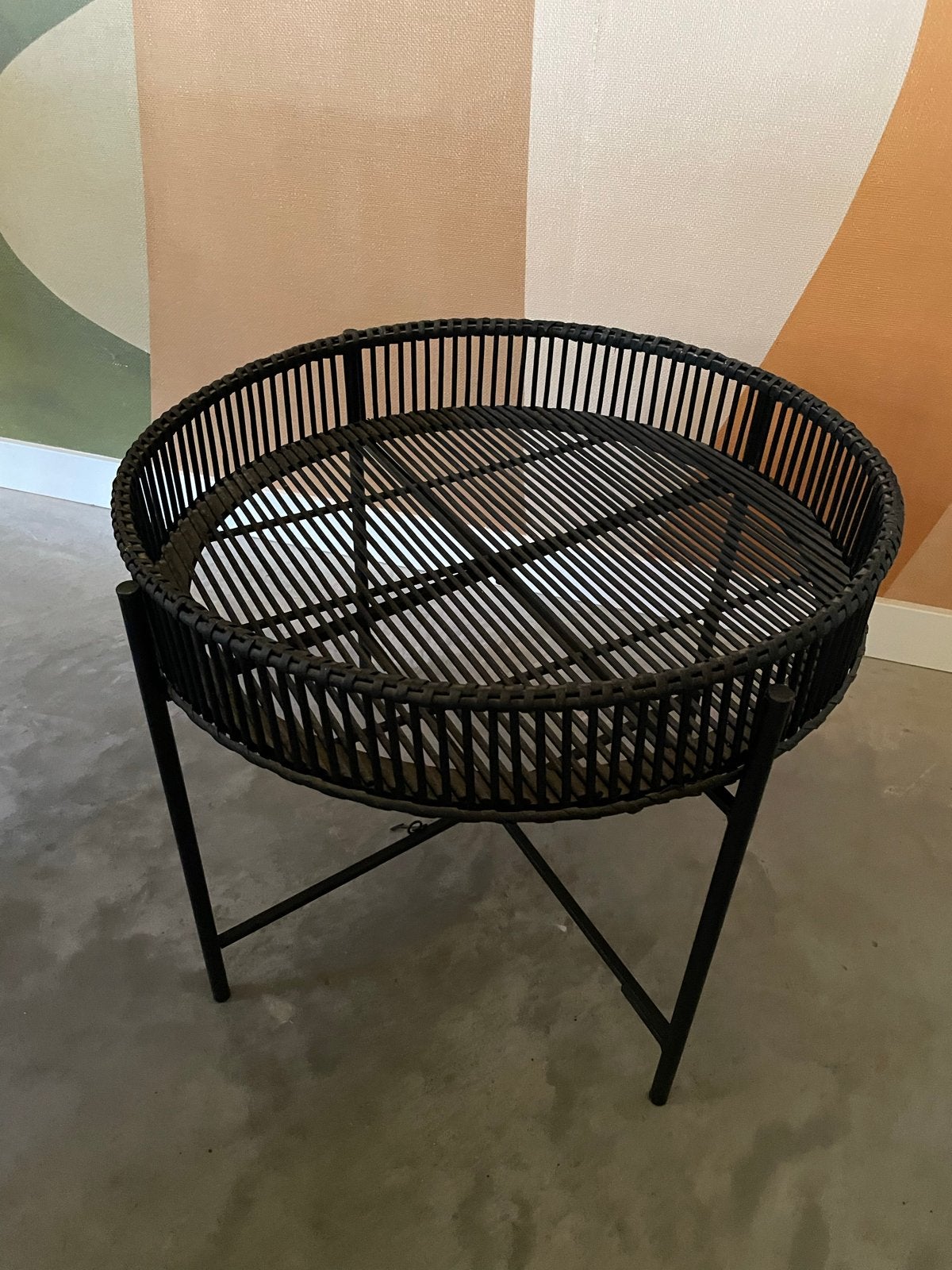 Zwart rond bijzettafeltje / plantentafel, Minder dan 45 cm, Minder dan 55 cm, Metaal of Aluminium, Rond