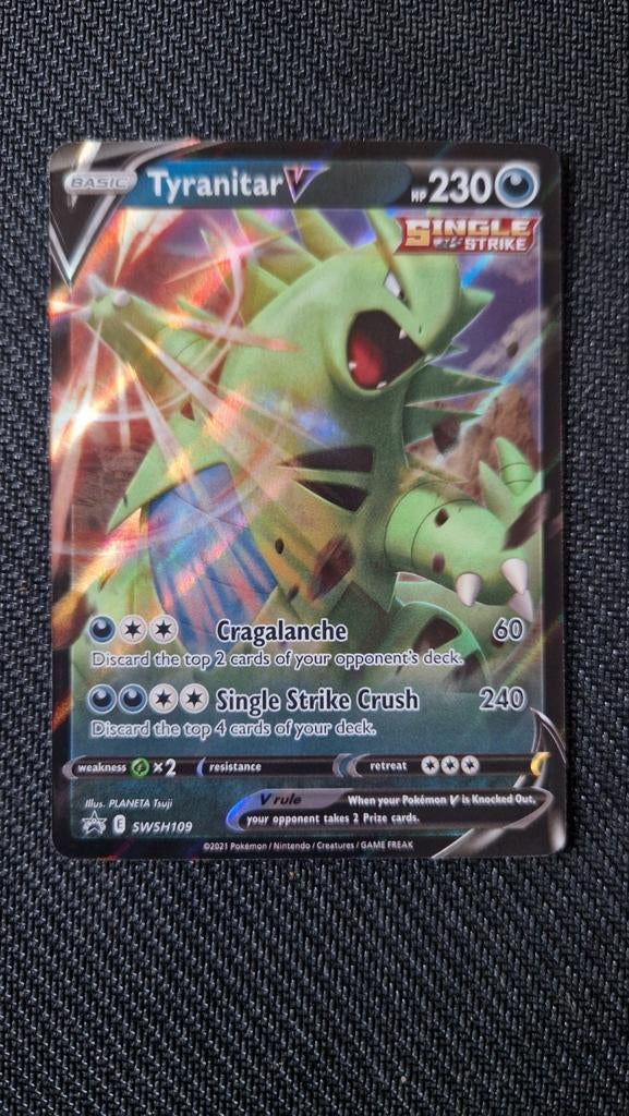 Tyranitar V SWSH109 Promokaart Pokemon, Hobby en Vrije tijd, Verzamelkaartspellen | Pokémon, Ophalen of Verzenden, Zo goed als nieuw