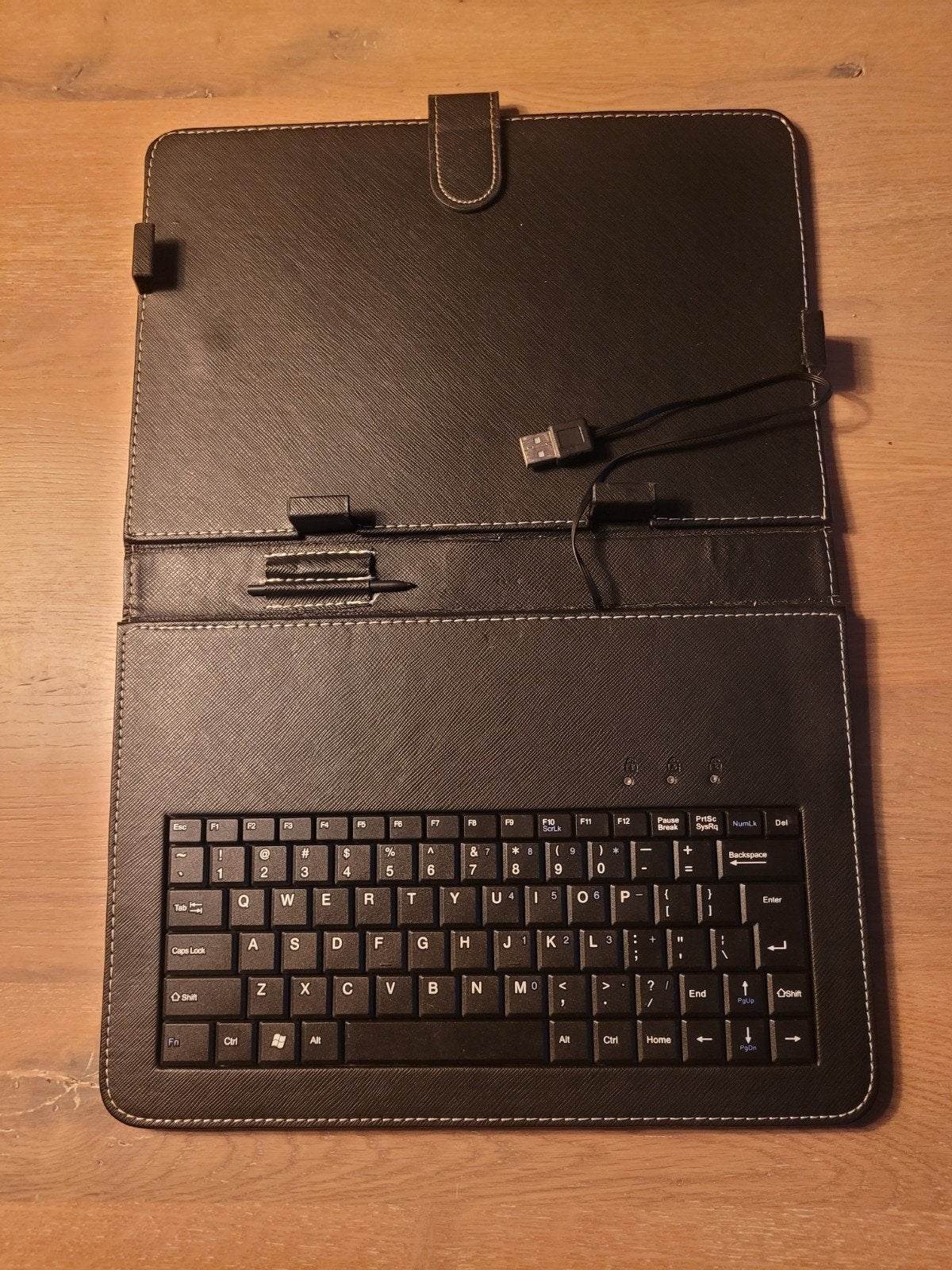 Tablet hoes met geïntegreerd QWERTY toetsenbord, Plug-and-play, Ophalen of Verzenden, Zo goed als nieuw, Qwerty