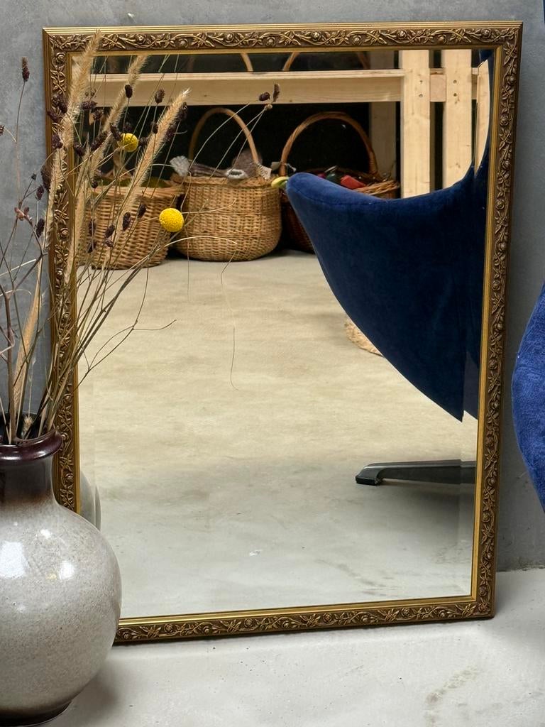 Vintage spiegel met goudkleurige sierrand, Huis en Inrichting, Woonaccessoires | Spiegels, Ophalen, Gebruikt, Q, Q