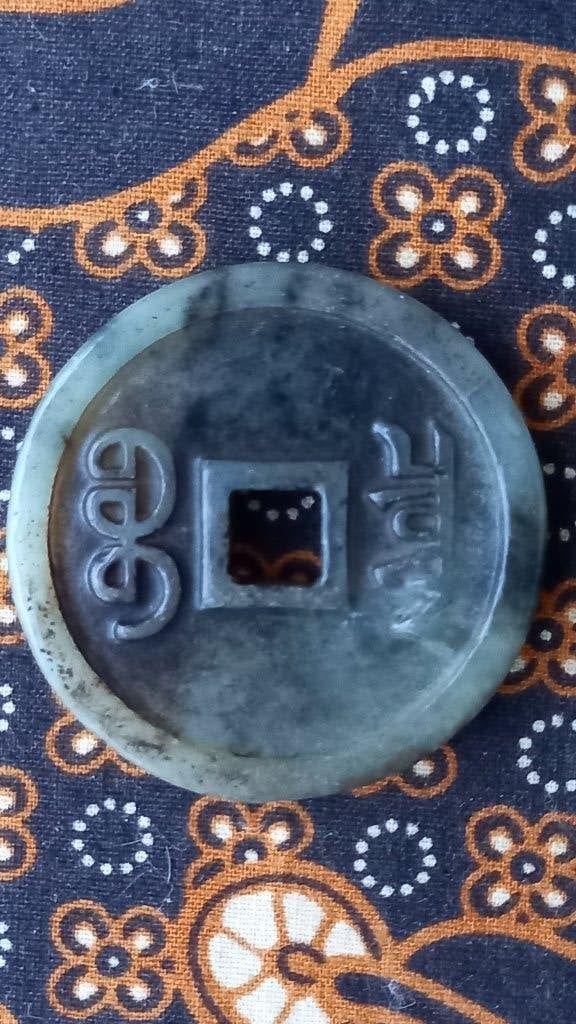 Mooie antieke Chinese munt met karakters van groene jade., Antiek en Kunst, Ophalen of Verzenden